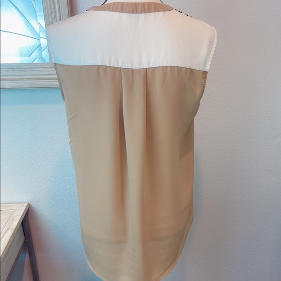 Vince Camuto Tab Laced Sleeveless Top - Picture 4 of 8